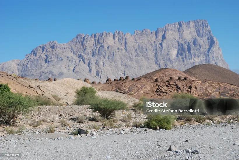 AlAynNecropolis_istockphoto-1339339979.jpg