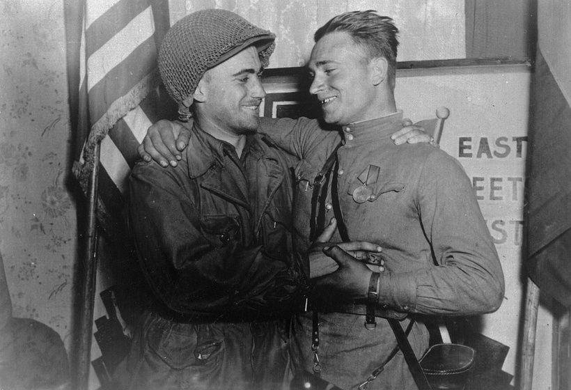 ElbeDay1945GISovietSoldier.jpg