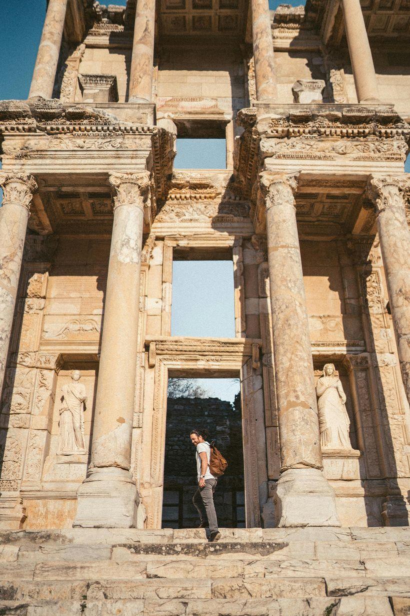 Izmir_LibraryofCelsius_TarynElliott_Pexels4973656.jpg