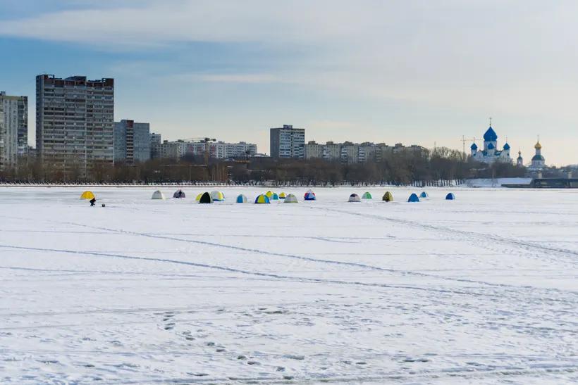 RussianIceFishermanCamp_AdobeStock_248277650.jpeg